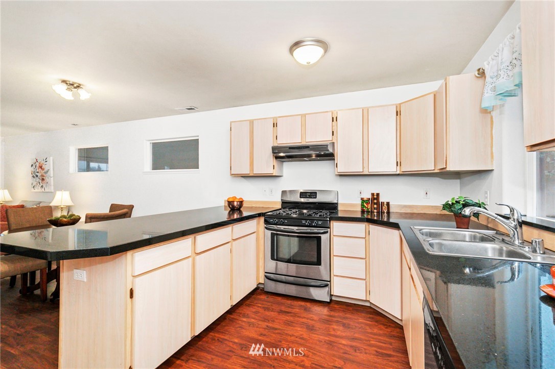 3970 Broadmoor Loop Bremerton, WA 98310 - Photo 8 of 24