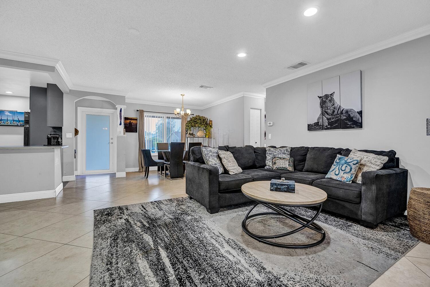 9544 Richmond Circle Boca Raton, FL 33434 - Photo 11 of 29 Living Room
