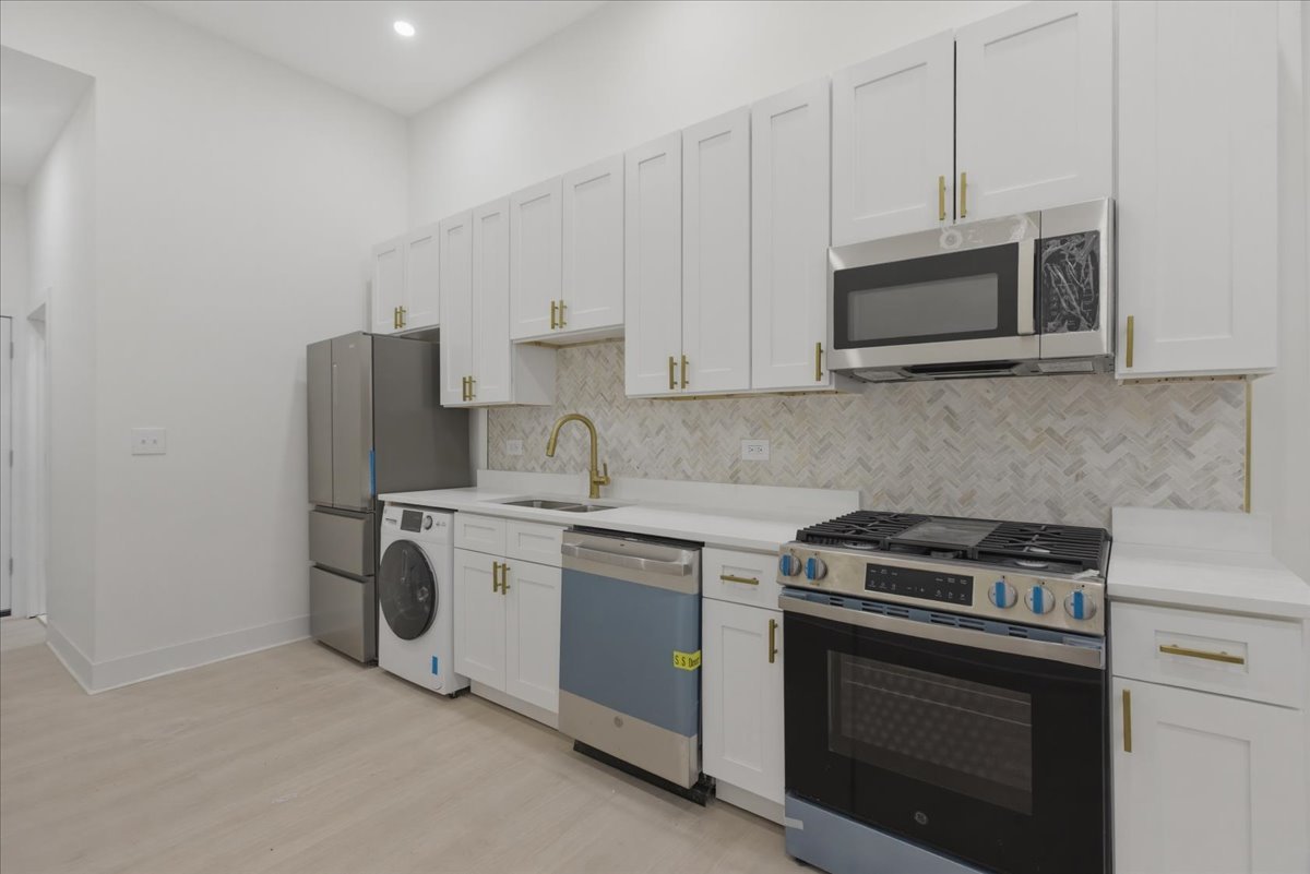 2234 West Irving Park Road, Unit 1 Chicago, IL 60618 - Photo 2 of 11