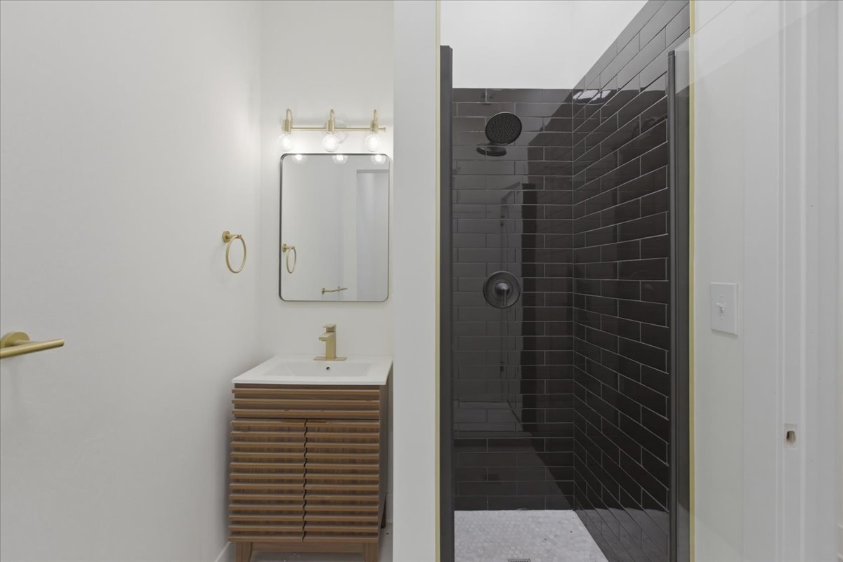 2234 West Irving Park Road, Unit 1 Chicago, IL 60618 - Photo 10 of 11