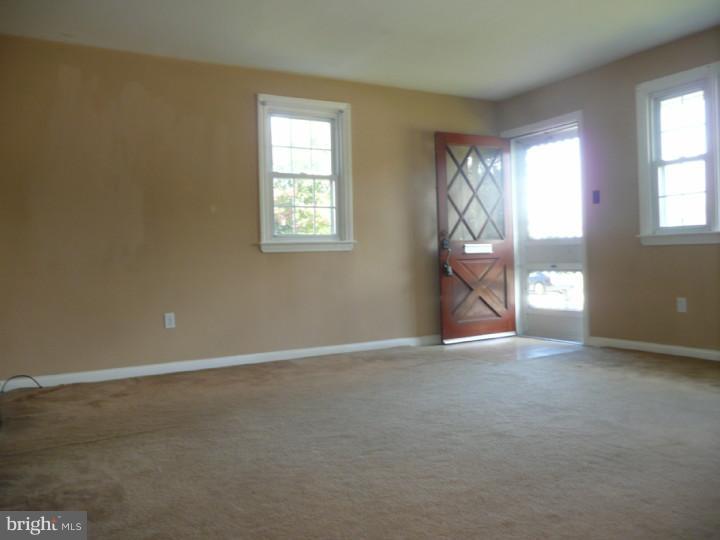 118 Barren Road Newtown Square, PA 19073 - Photo 15 of 21 Living Room
