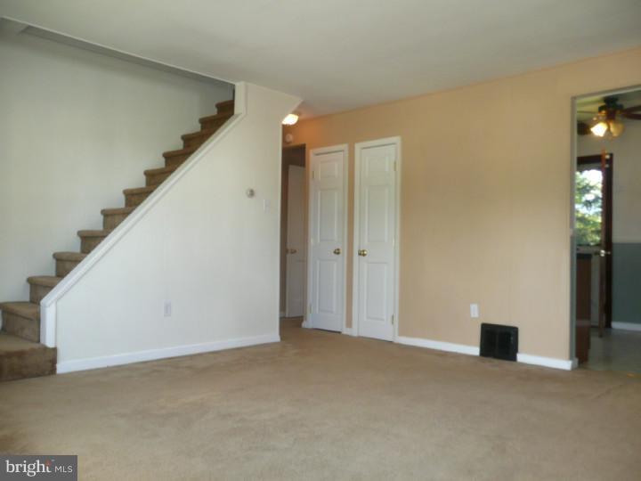 118 Barren Road Newtown Square, PA 19073 - Photo 4 of 21 Living Room