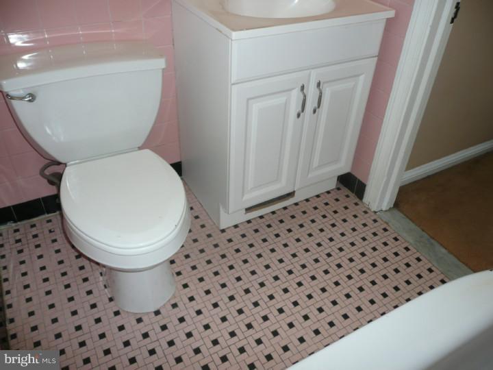 118 Barren Road Newtown Square, PA 19073 - Photo 9 of 21 Bathroom