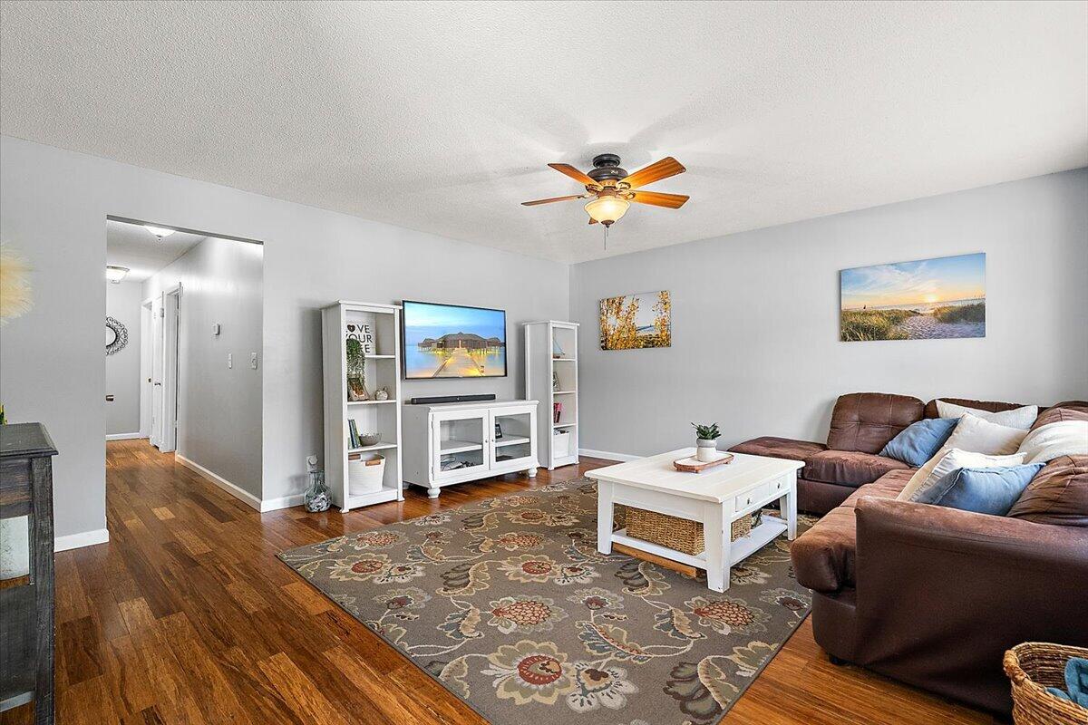 2139 Brown School Road St. Joseph, MI 49085 - Photo 3 of 34 Living Room