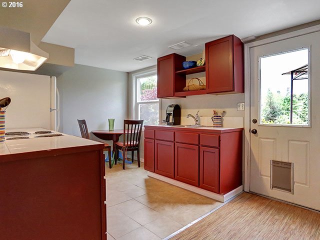 5639 Southwest Florida Street Portland, OR 97219 - Photo 14 of 28 Kitchen