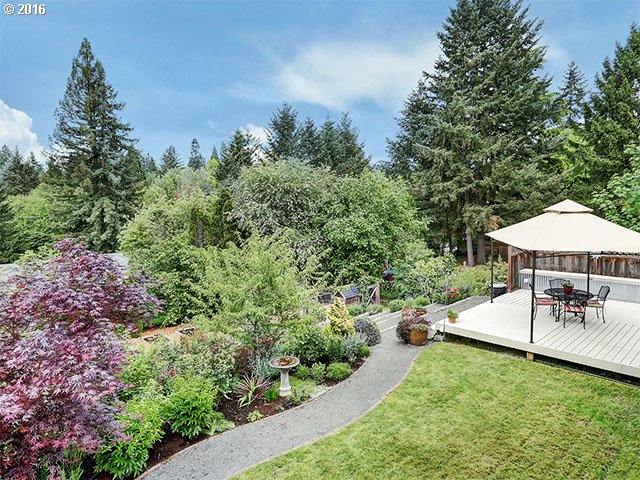5639 Southwest Florida Street Portland, OR 97219 - Photo 21 of 28 Backyard