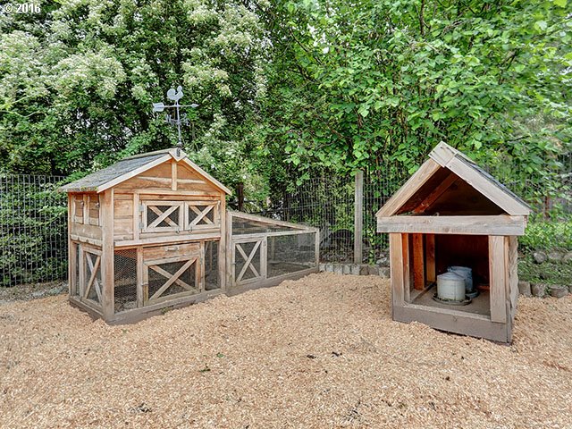 5639 Southwest Florida Street Portland, OR 97219 - Photo 27 of 28 Backyard