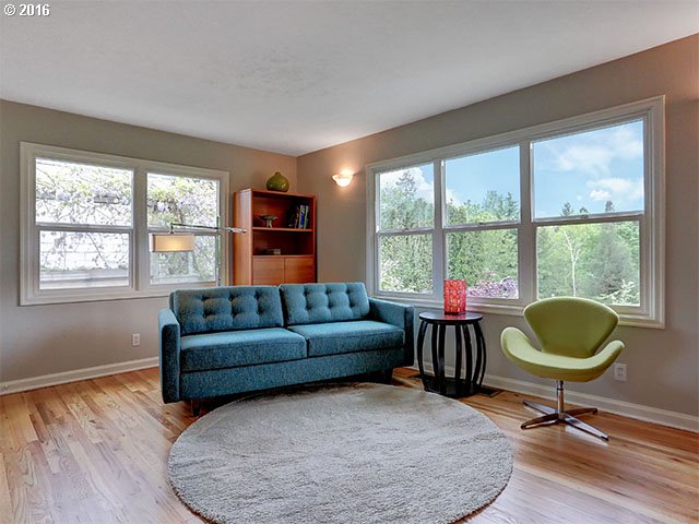 5639 Southwest Florida Street Portland, OR 97219 - Photo 4 of 28 Living Room