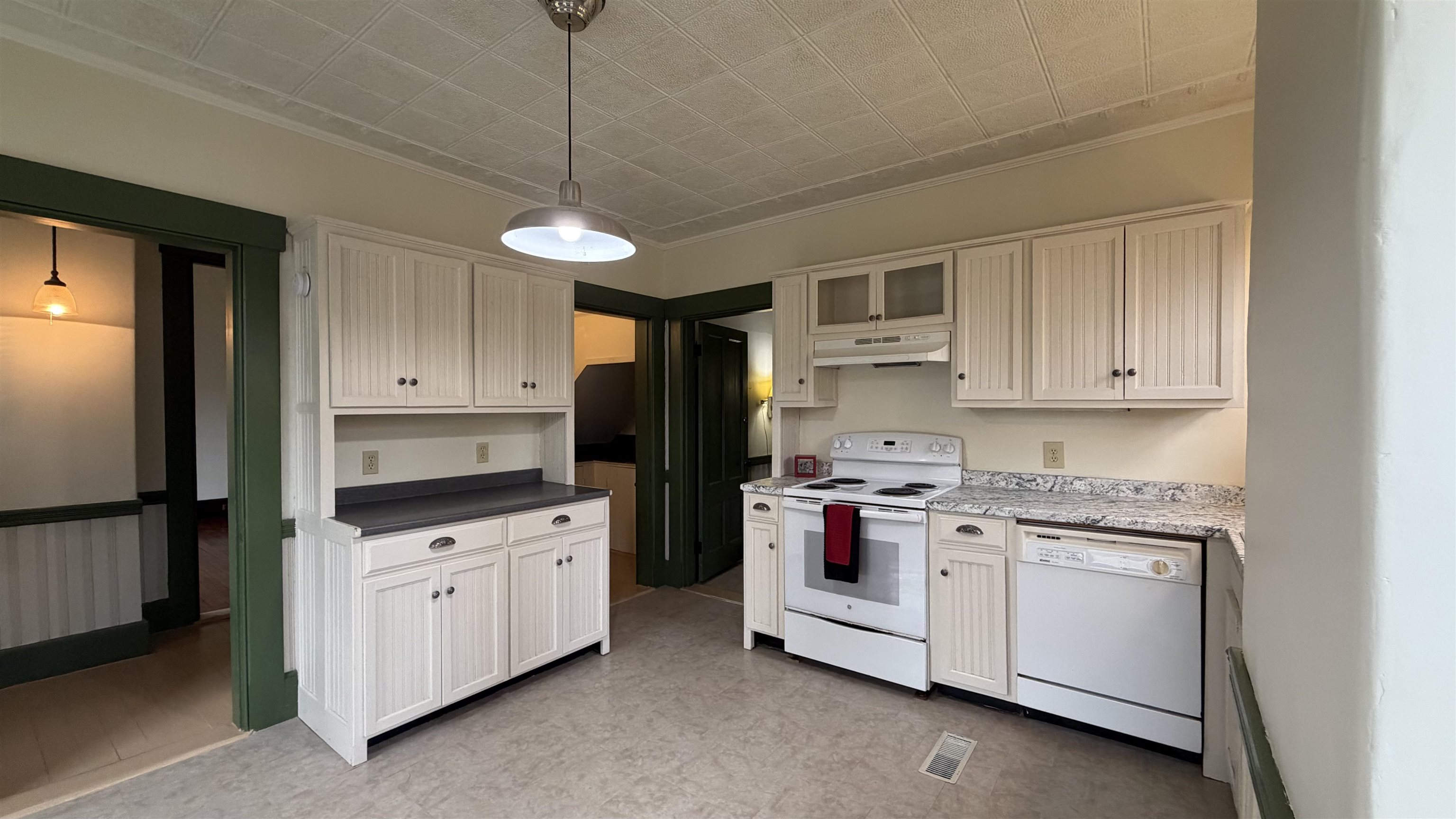 28 Maple Square Franklin, NH 03235 - Photo 16 of 52