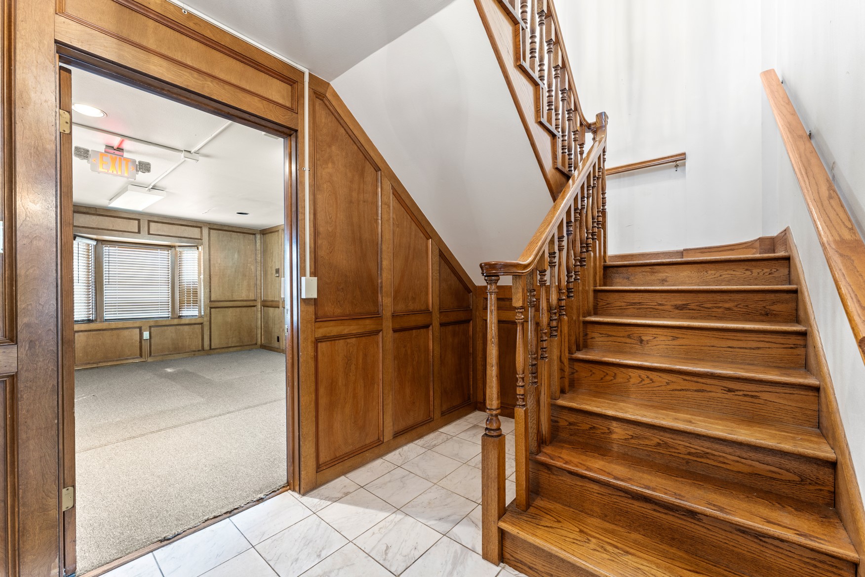 5135 Edloe Street Houston, TX 77005 - Photo 20 of 41 Going upstairs...