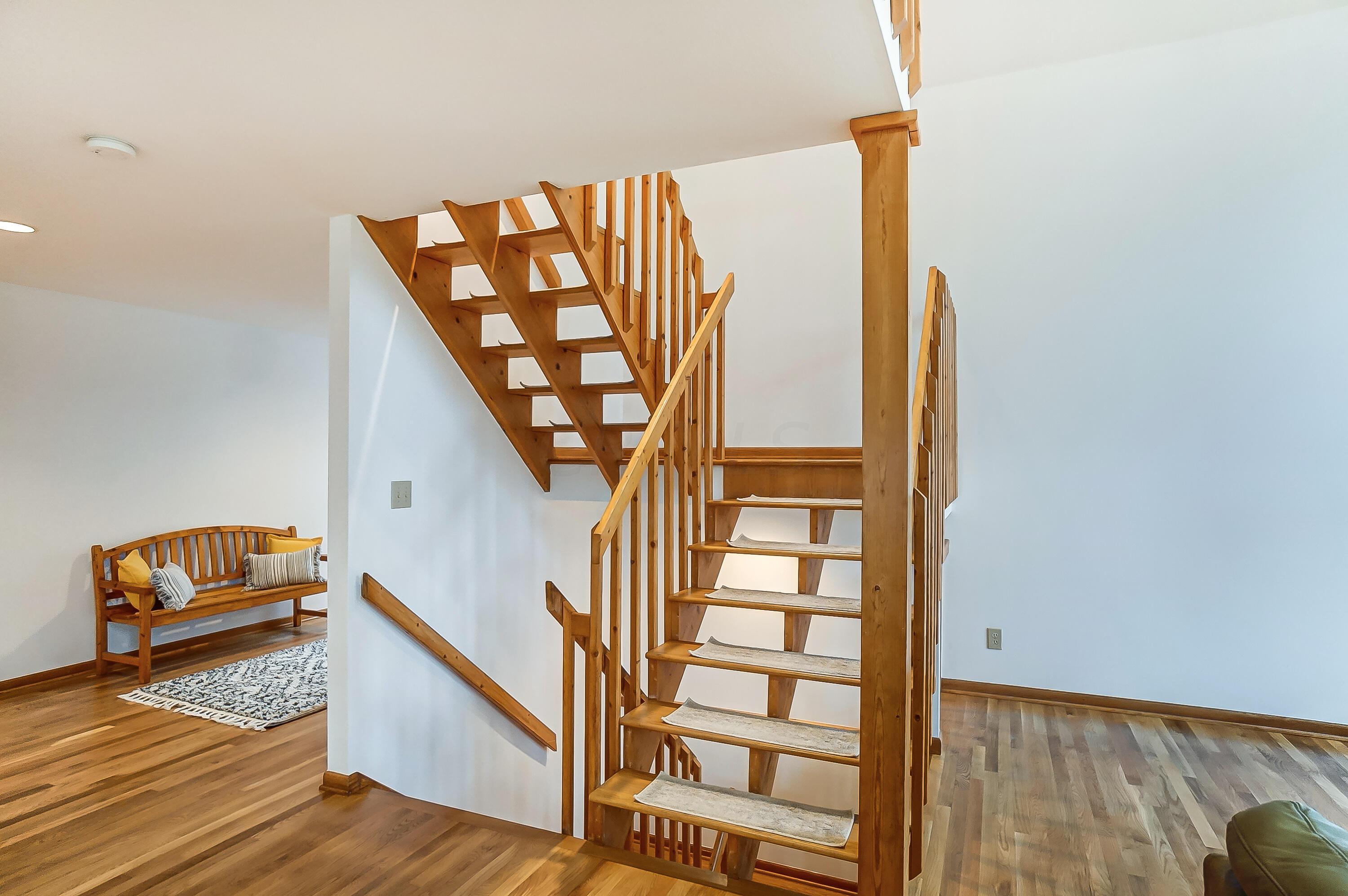 5191 Plantation Road Sunbury, OH 43074 - Photo 34 of 86 Center Staircase