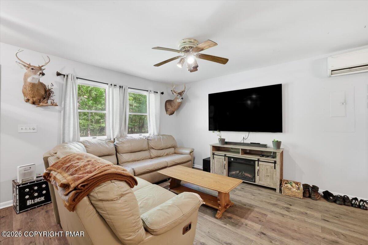 713 Lily Road East Stroudsburg, PA 18302 - Photo 3 of 44 Living Room
