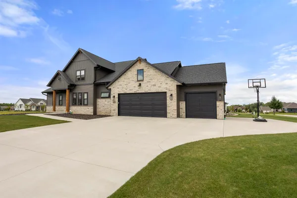 $949,900 | 4295 North Bountiful Lane, Appleton, WI 54913