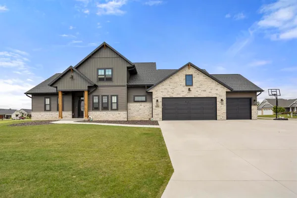 $949,900 | 4295 North Bountiful Lane, Appleton, WI 54913