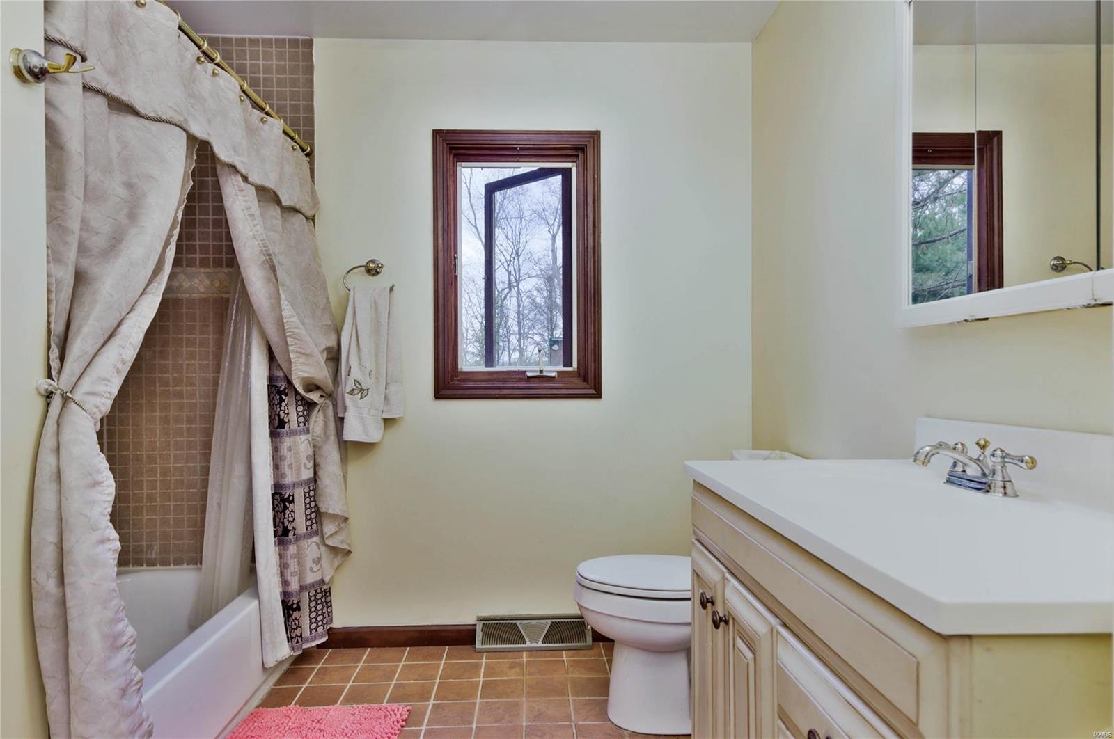 112 South Mulberry Road Collinsville, IL 62234 - Photo 20 of 27 Gallery Image 20