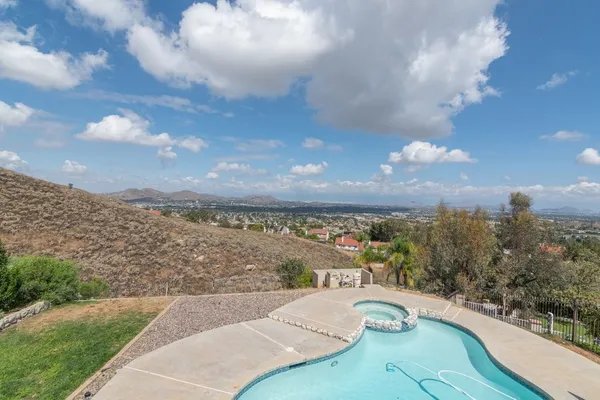 $739,000 | 16668 Lake Knoll Parkway, Riverside, CA 92503