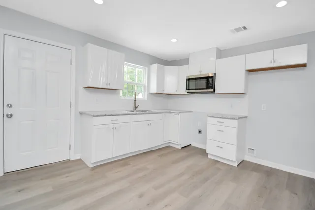 $1,695 | 8595 Parkway Drive, Unit C, Houston, TX 77088