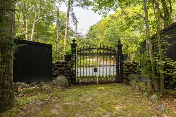 $1,280,000 | 4 Elm Hill Road, Peterborough, NH 03458