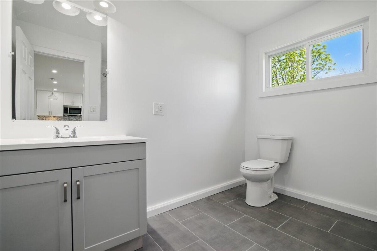 1652 Bonser Road Saylorsburg, PA 18353 - Photo 14 of 62 Full bath off kitchen