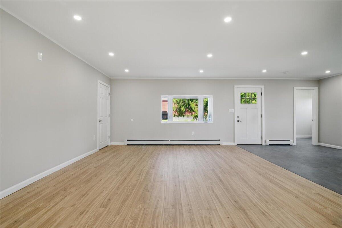 1652 Bonser Road Saylorsburg, PA 18353 - Photo 19 of 62 Dining/living area