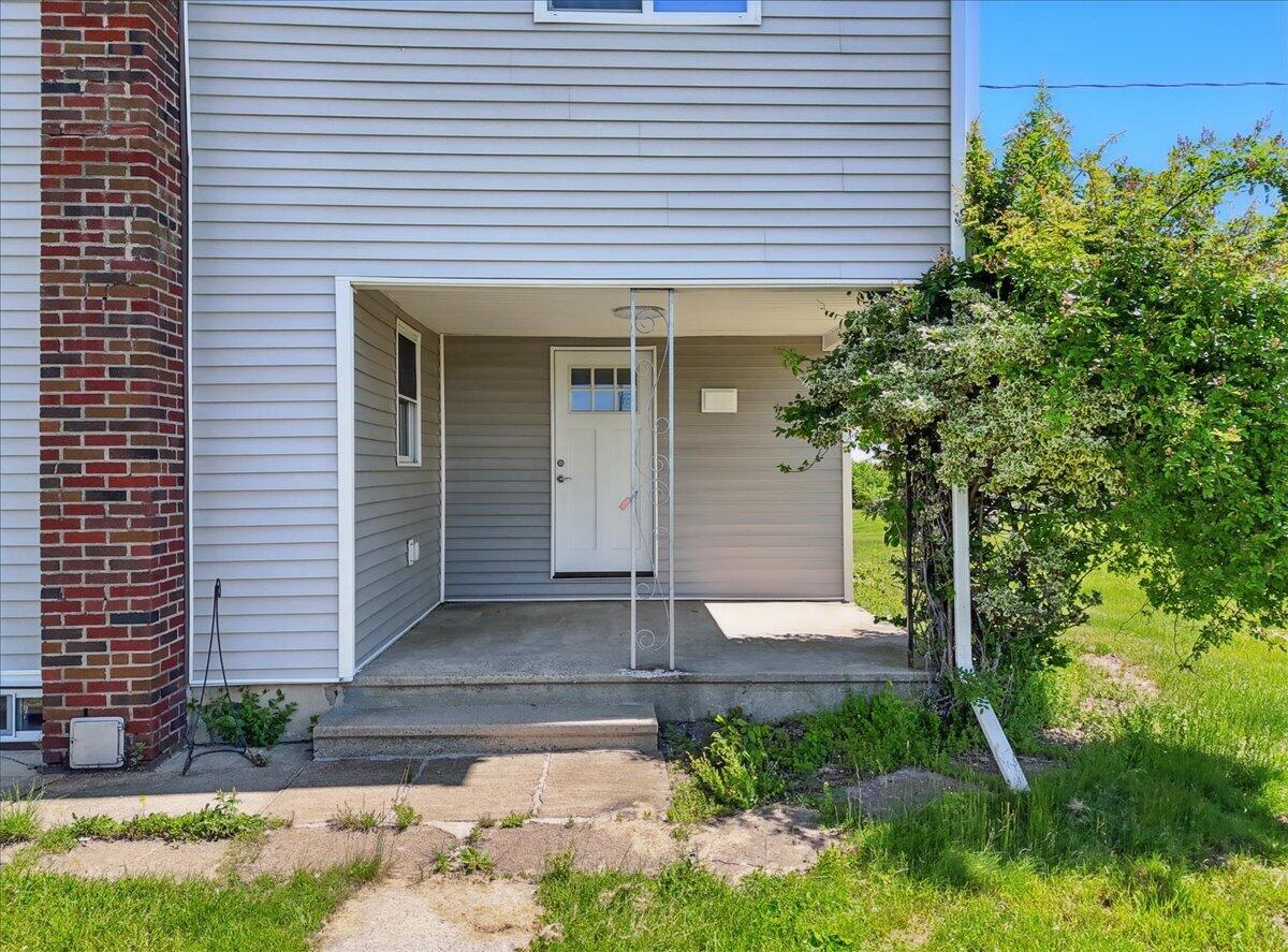1652 Bonser Road Saylorsburg, PA 18353 - Photo 49 of 62 a front view of a house with garden