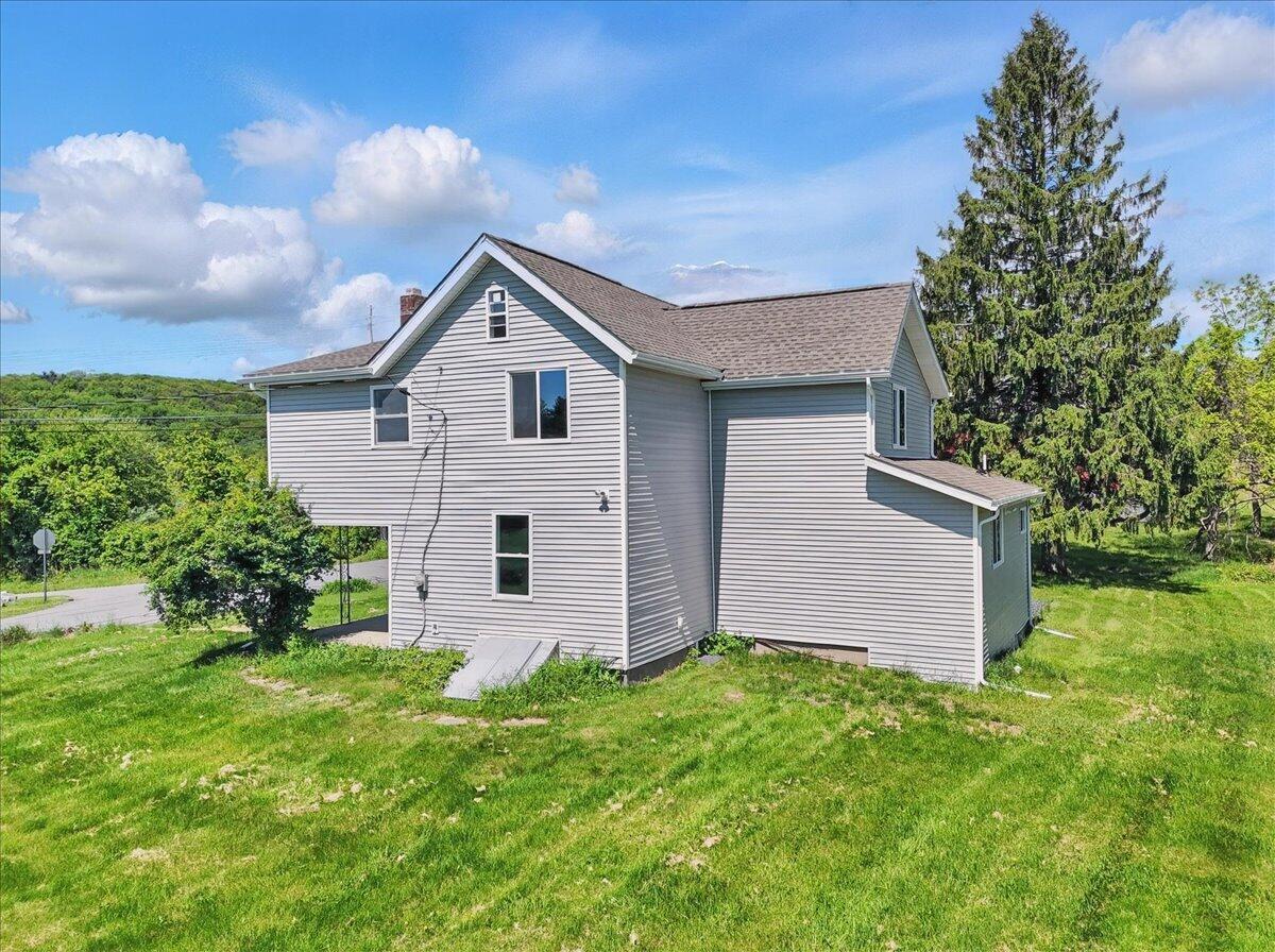 1652 Bonser Road Saylorsburg, PA 18353 - Photo 55 of 62 a house view with a garden space
