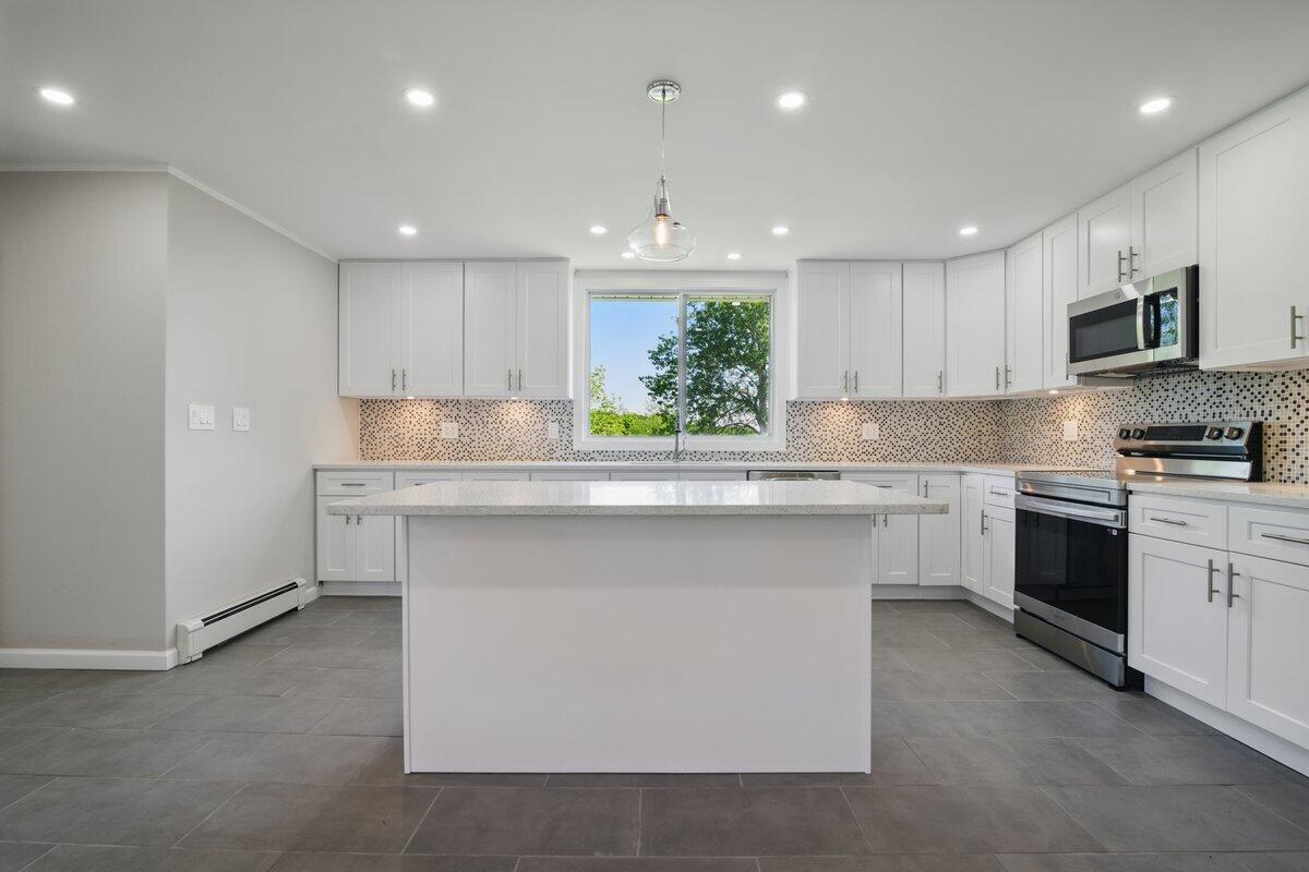 1652 Bonser Road Saylorsburg, PA 18353 - Photo 7 of 62 Kitchen