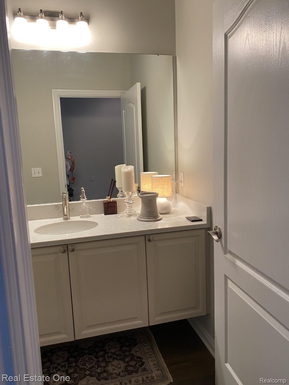 526 Springview Drive Rochester, MI 48307 - Photo 43 of 96 half bath