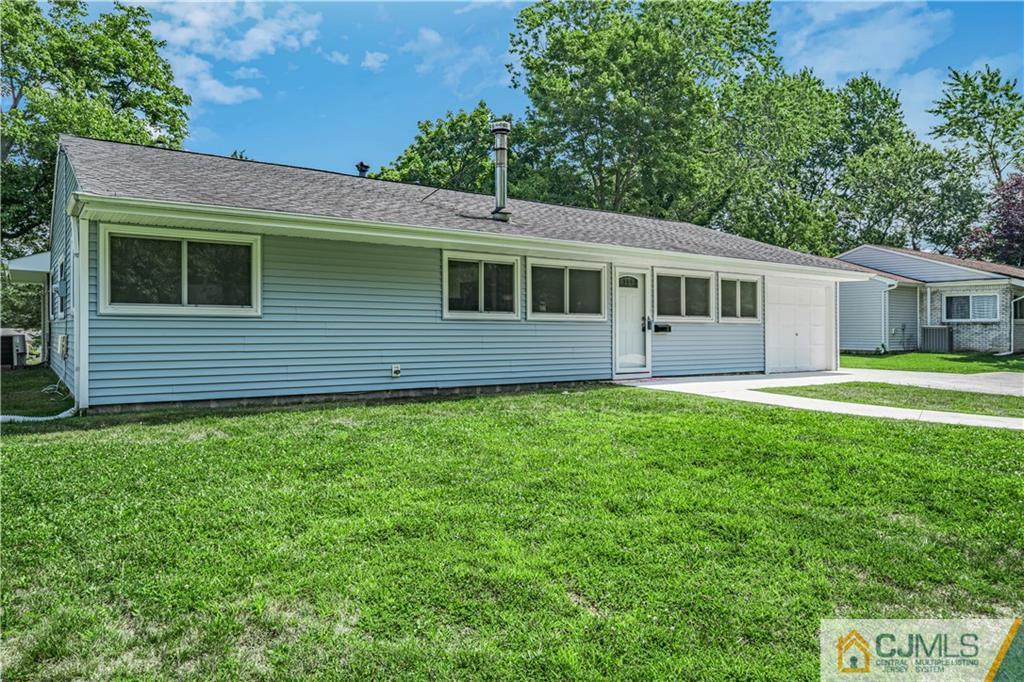 15 Pelham Road Kendall Park, NJ 08824 - Photo 11 of 26 a front view of a house with garden