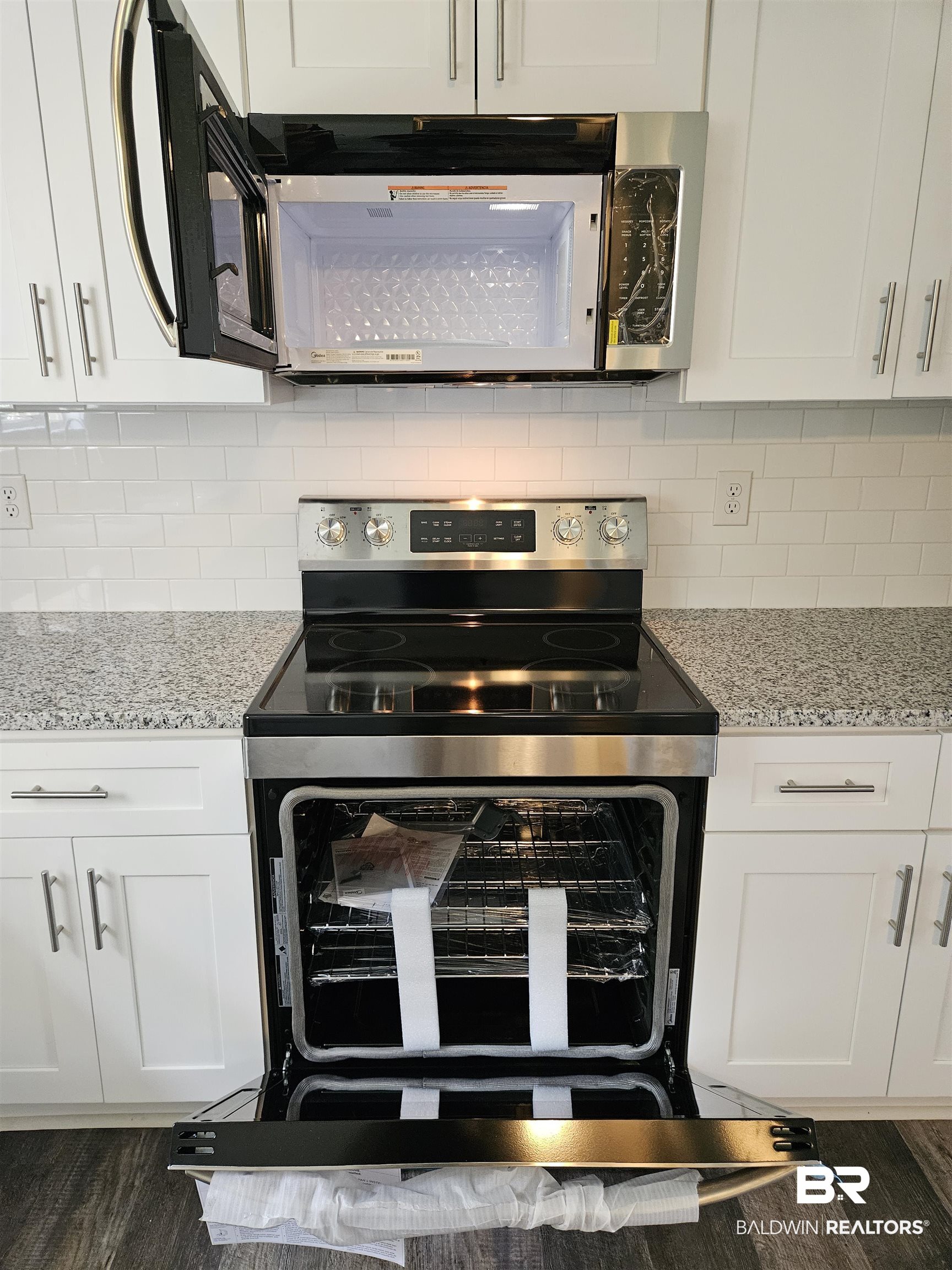 343 Ridgewood Drive Daphne, AL 36526 - Photo 5 of 26 Kitchen