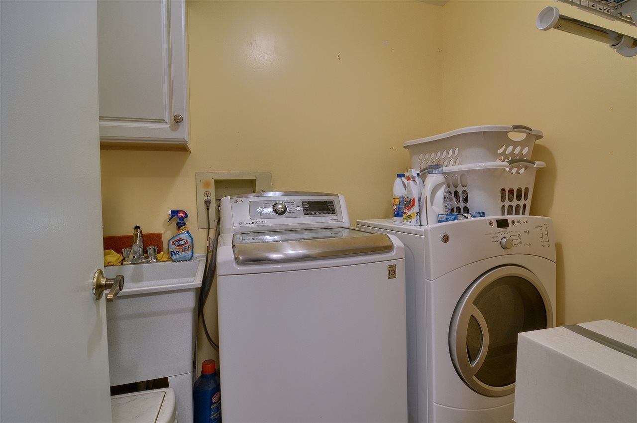 954 Golfview Court Rochester, MI 48307 - Photo 16 of 32 Laundry Room