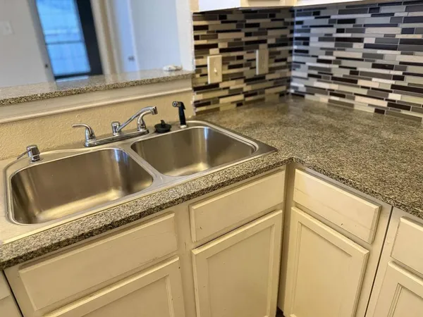 $1,855 | 405 Amber Lane, DeSoto, TX 75115