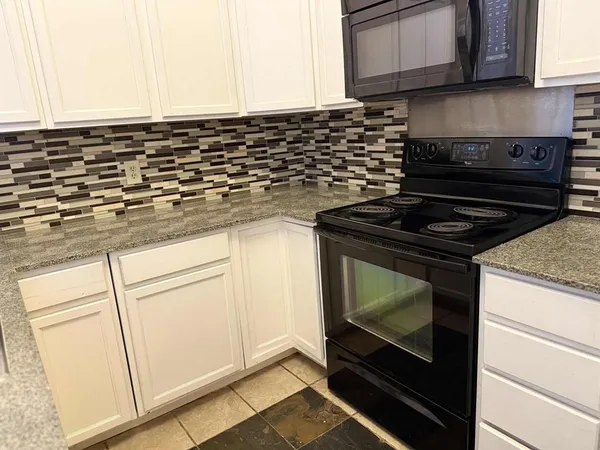 $1,855 | 405 Amber Lane, DeSoto, TX 75115