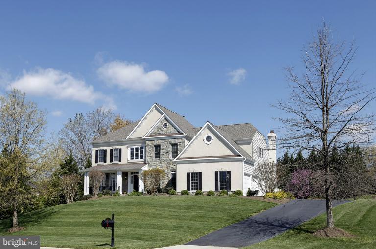 10498 Dunn Meadow Road Vienna, VA 22182 - Photo 1 of 30 Exterior (Front)