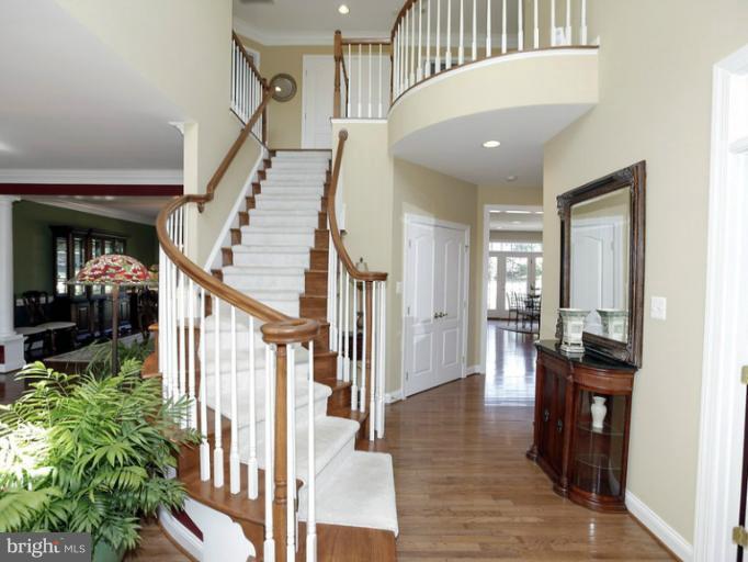 10498 Dunn Meadow Road Vienna, VA 22182 - Photo 2 of 30 Interior (General)