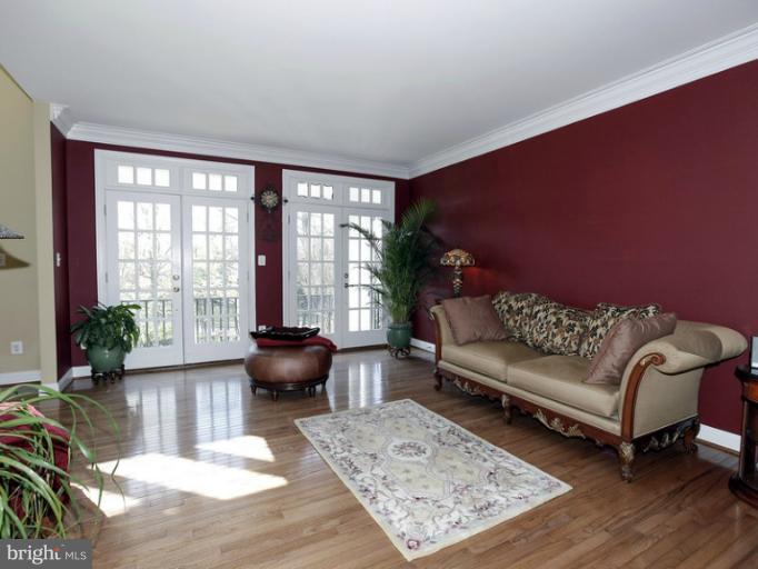 10498 Dunn Meadow Road Vienna, VA 22182 - Photo 11 of 30 Living Room