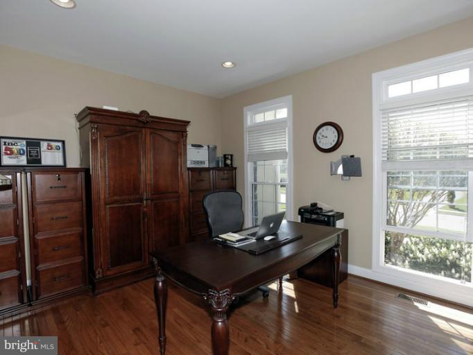 10498 Dunn Meadow Road Vienna, VA 22182 - Photo 17 of 30 Interior (General)
