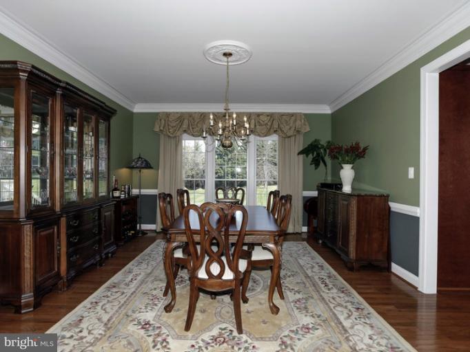 10498 Dunn Meadow Road Vienna, VA 22182 - Photo 20 of 30 Dining Room