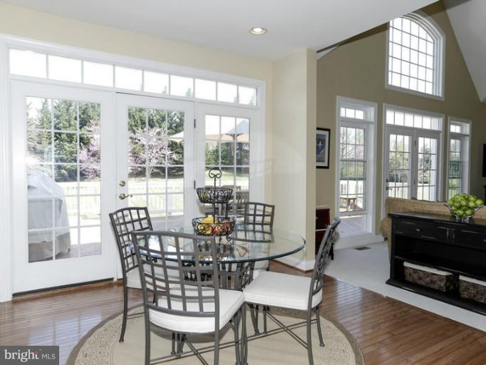 10498 Dunn Meadow Road Vienna, VA 22182 - Photo 23 of 30 Kitchen
