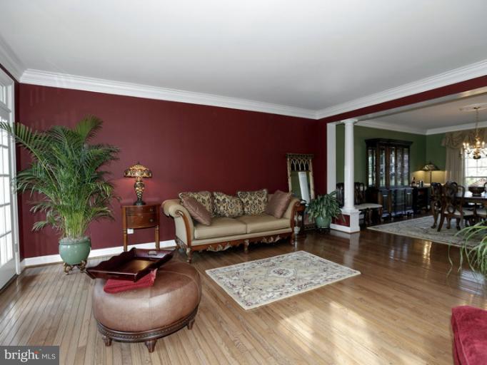 10498 Dunn Meadow Road Vienna, VA 22182 - Photo 28 of 30 Living Room