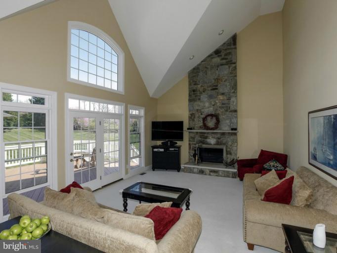 10498 Dunn Meadow Road Vienna, VA 22182 - Photo 6 of 30 Family Room
