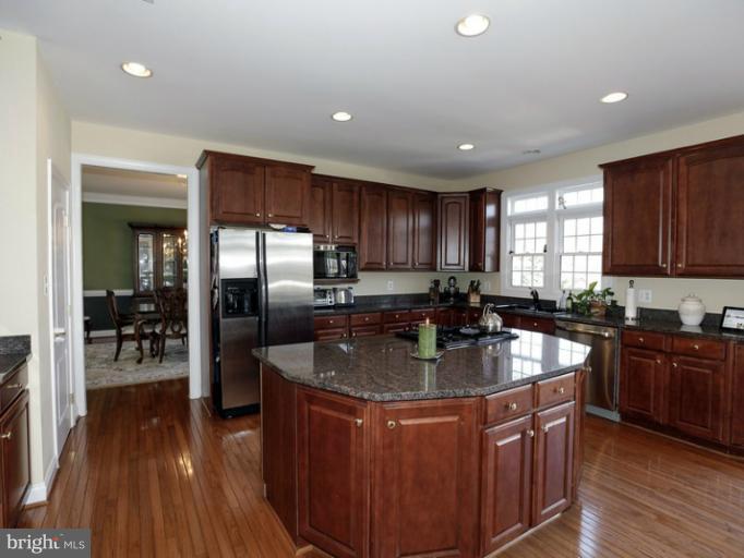 10498 Dunn Meadow Road Vienna, VA 22182 - Photo 9 of 30 Kitchen