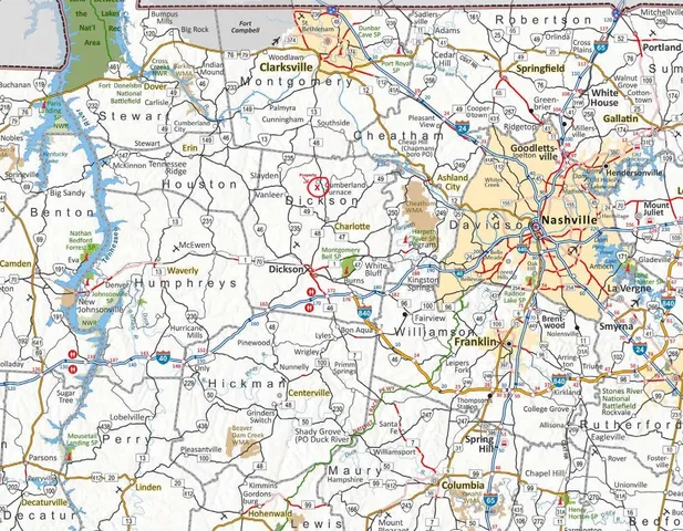 a view of a yard with a house