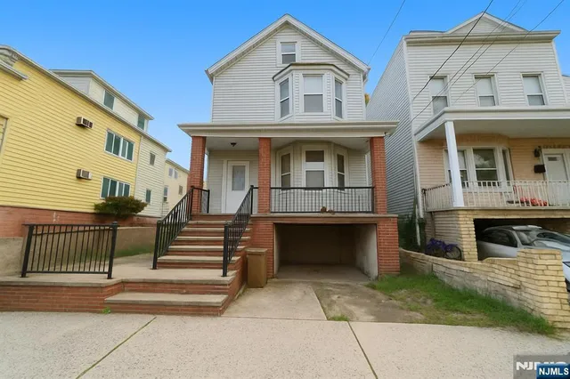 $859,000 | 20 East 31st Street, Bayonne, NJ 07002