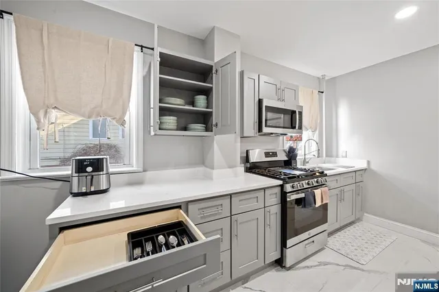 $859,000 | 20 East 31st Street, Bayonne, NJ 07002