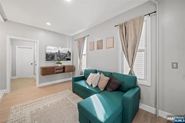 $859,000 | 20 East 31st Street, Bayonne, NJ 07002