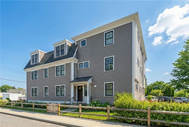 $945,000 | 20 East Bowery Street, Unit 2A, Newport, RI 02840