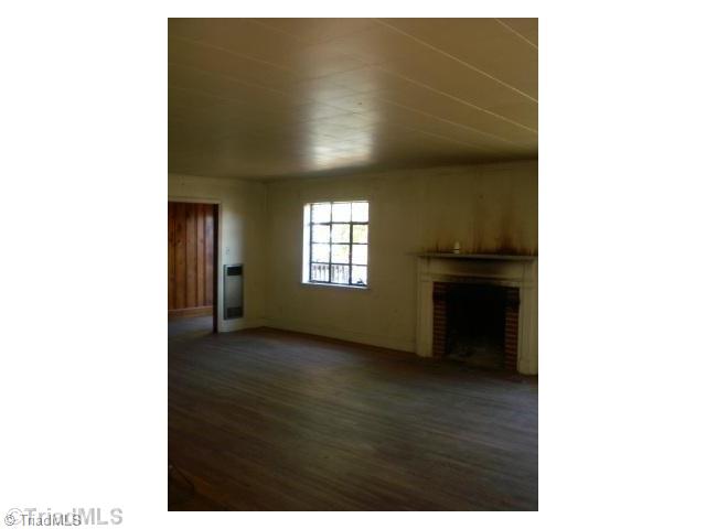 2101 Sheldon Road Greensboro, NC 27405 - Photo 5 of 6 Living Room.