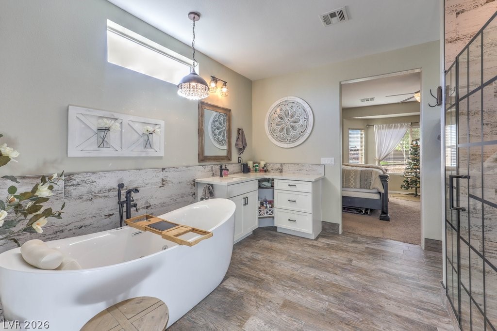1593 Valley Home Court Logandale, NV 89021 - Photo 23 of 57 Stand alone jetted tub.
