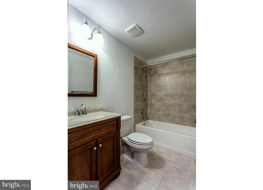 3902 Pendle Hall Lane Burtonsville, MD 20866 - Photo 13 of 25 Full Bathroom